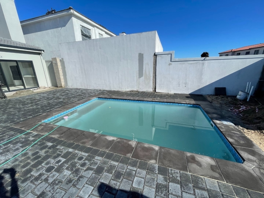 4 Bedroom Property for Sale in Sandown Western Cape